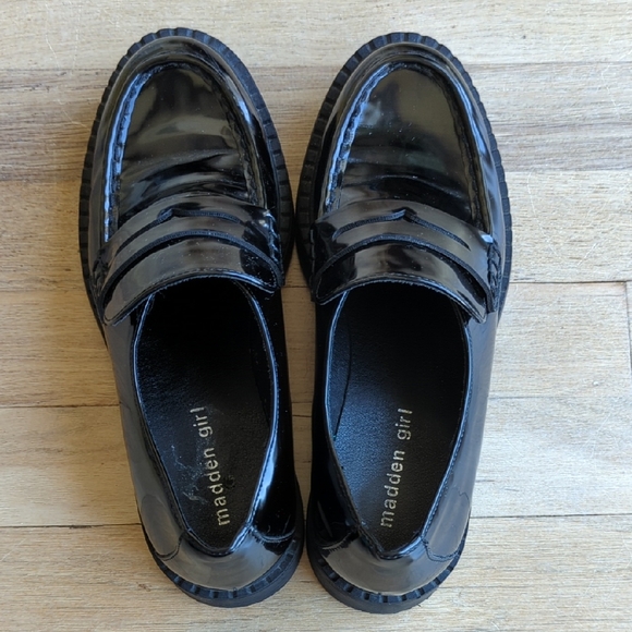 Madden Girl Size 8 Shiny Black Loafers - Picture 3 of 11